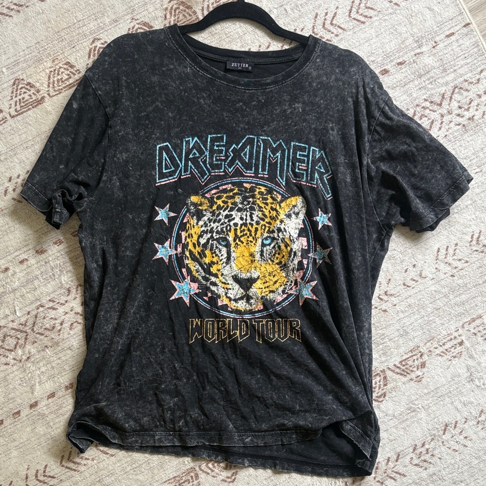 Zutter Black 'Dreamer World Tour' Graphic Leopard Tee